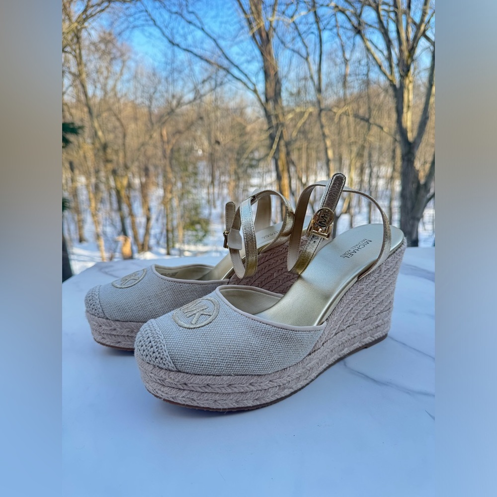 Michael Kors Larissa Logo Espadrille Wedge Sandals Cream Gold Size 9.5 - Picture 6 of 11